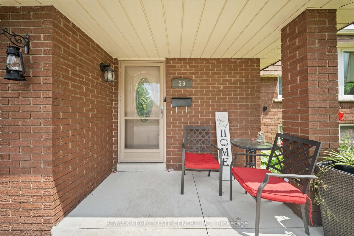 39 Grassmere Cres — photo 4