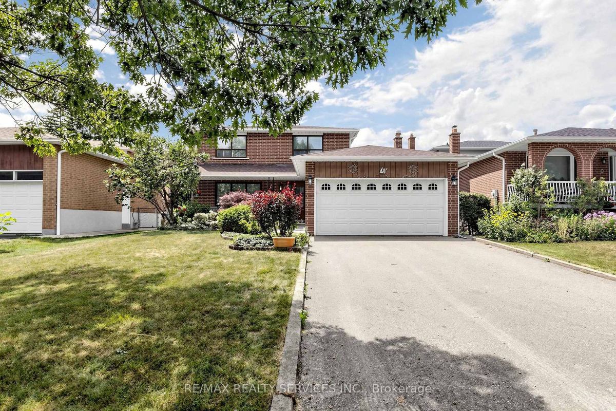 25 Malcolm Cres — photo 2