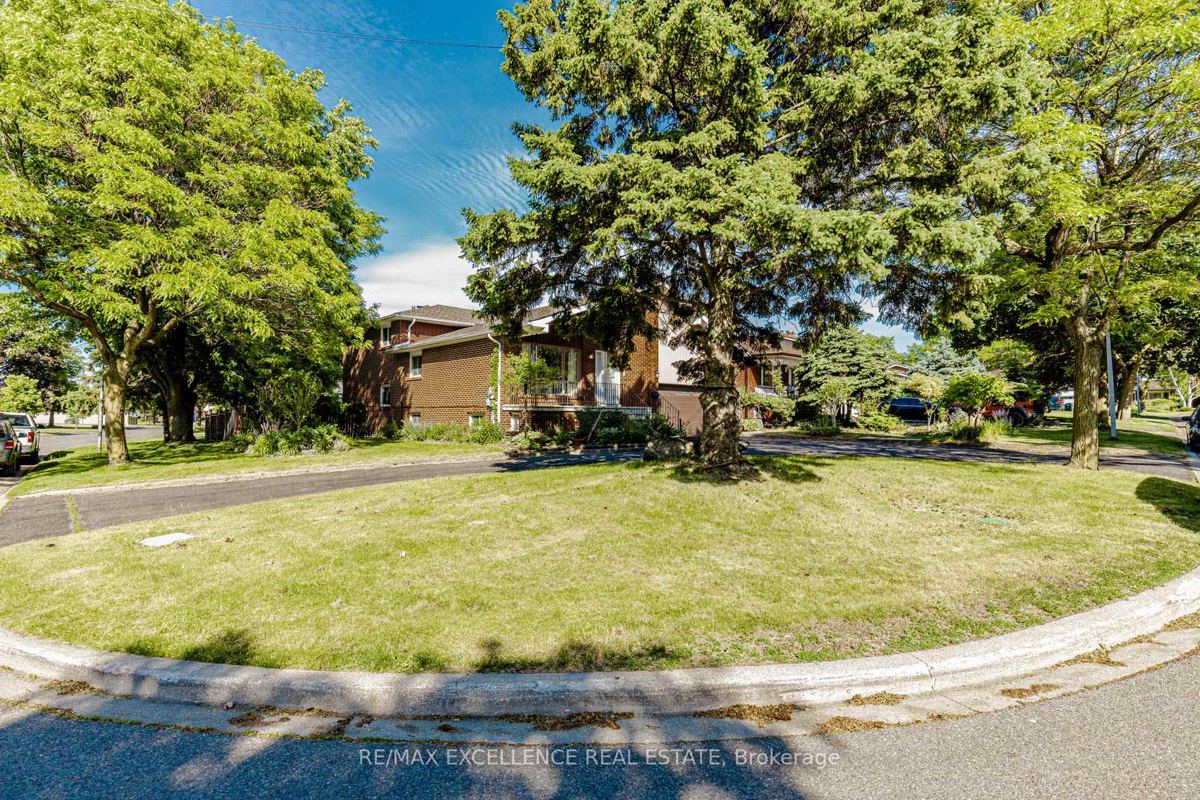 15 Maidstone Cres — photo 2