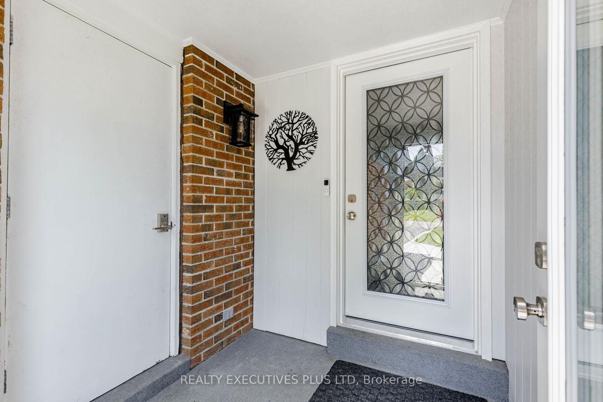 12 Maidstone Cres — photo 4